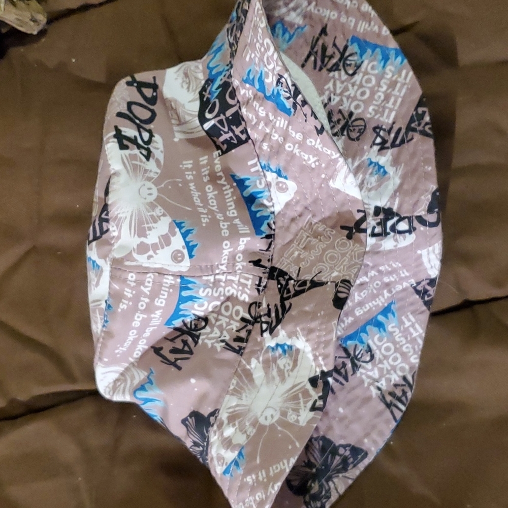 Bucket hat like new